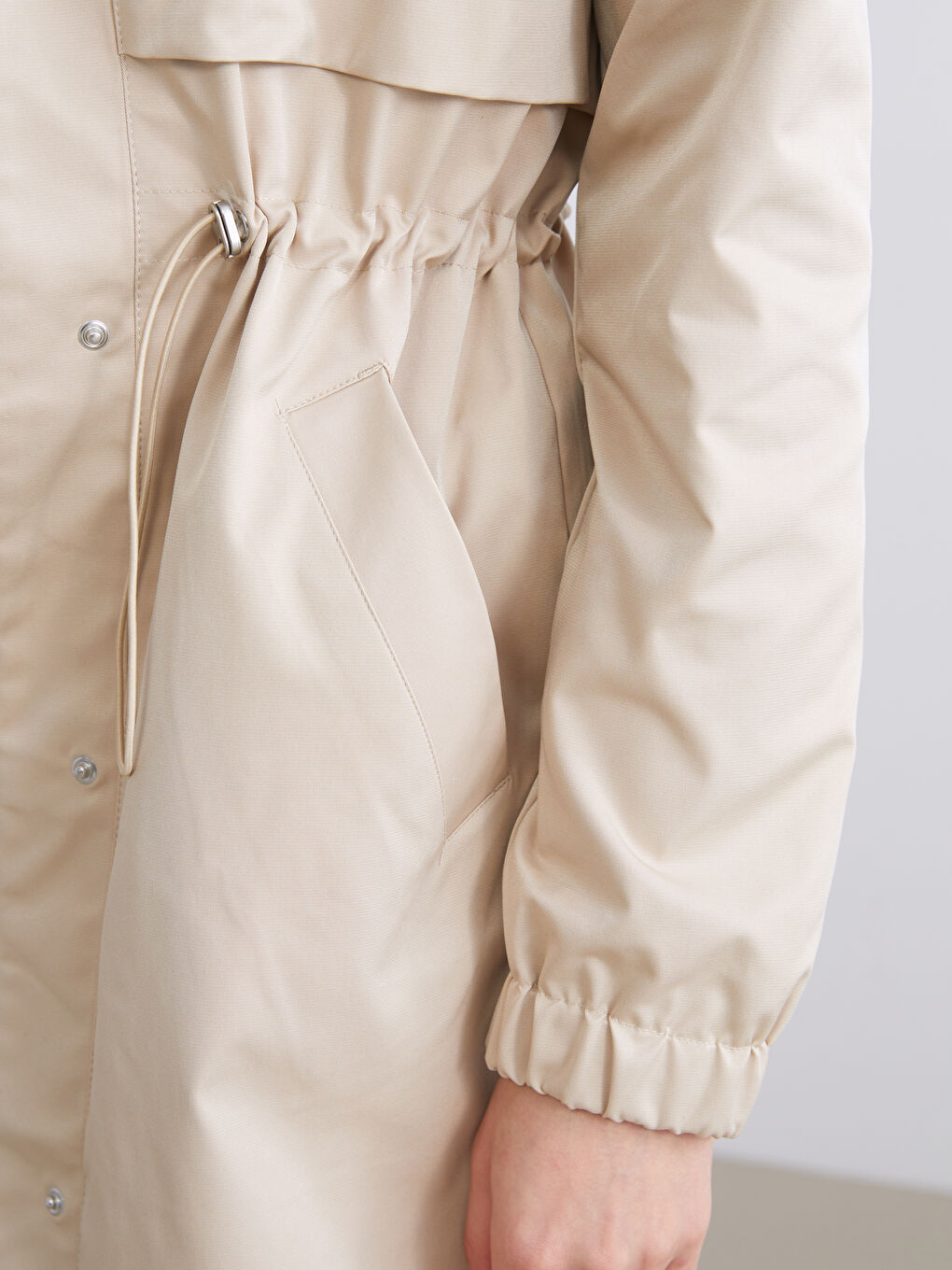 Bej Kapüşonlu Kadın Trençkot-2