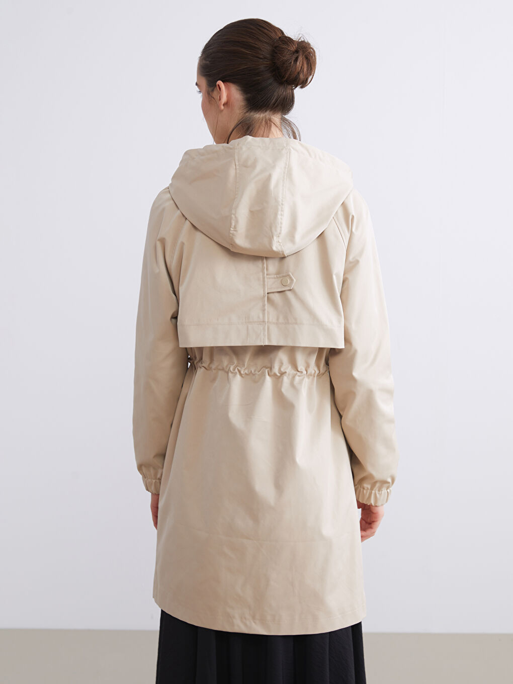 Bej Kapüşonlu Kadın Trençkot-4