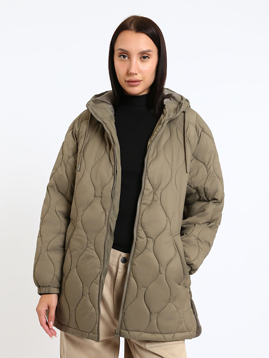 әйелдерге арналған капюшонды қатпарлы пуховик пальто