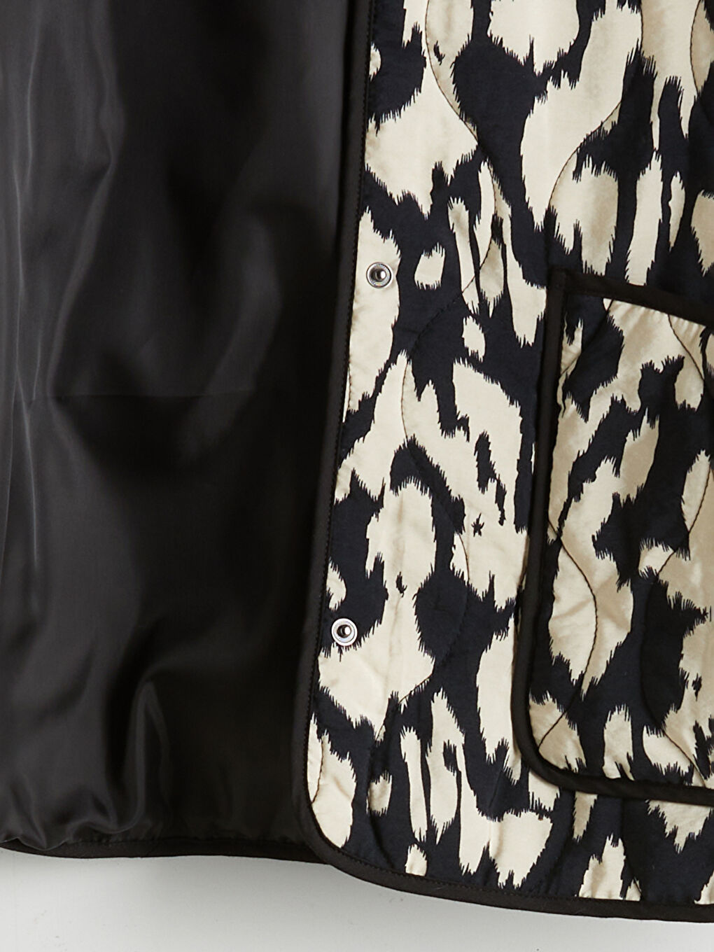 Siyah Bisiklet Yaka Desenli Kadın Mont-7