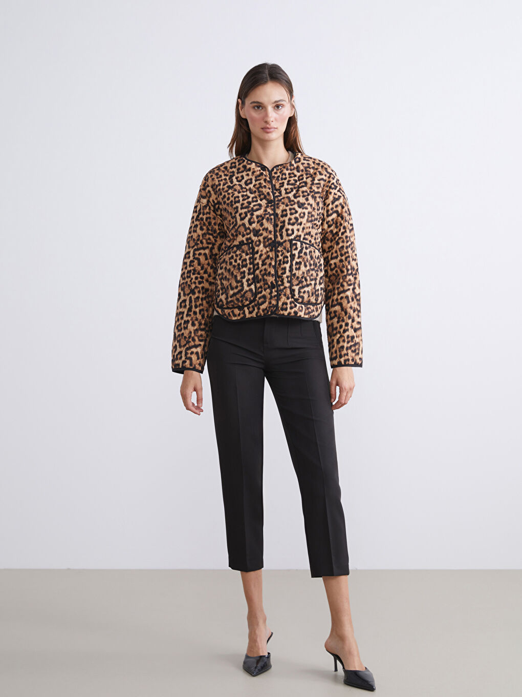 Kahverengi Bisiklet Yaka Leopar Desenli Kadın Mont-1