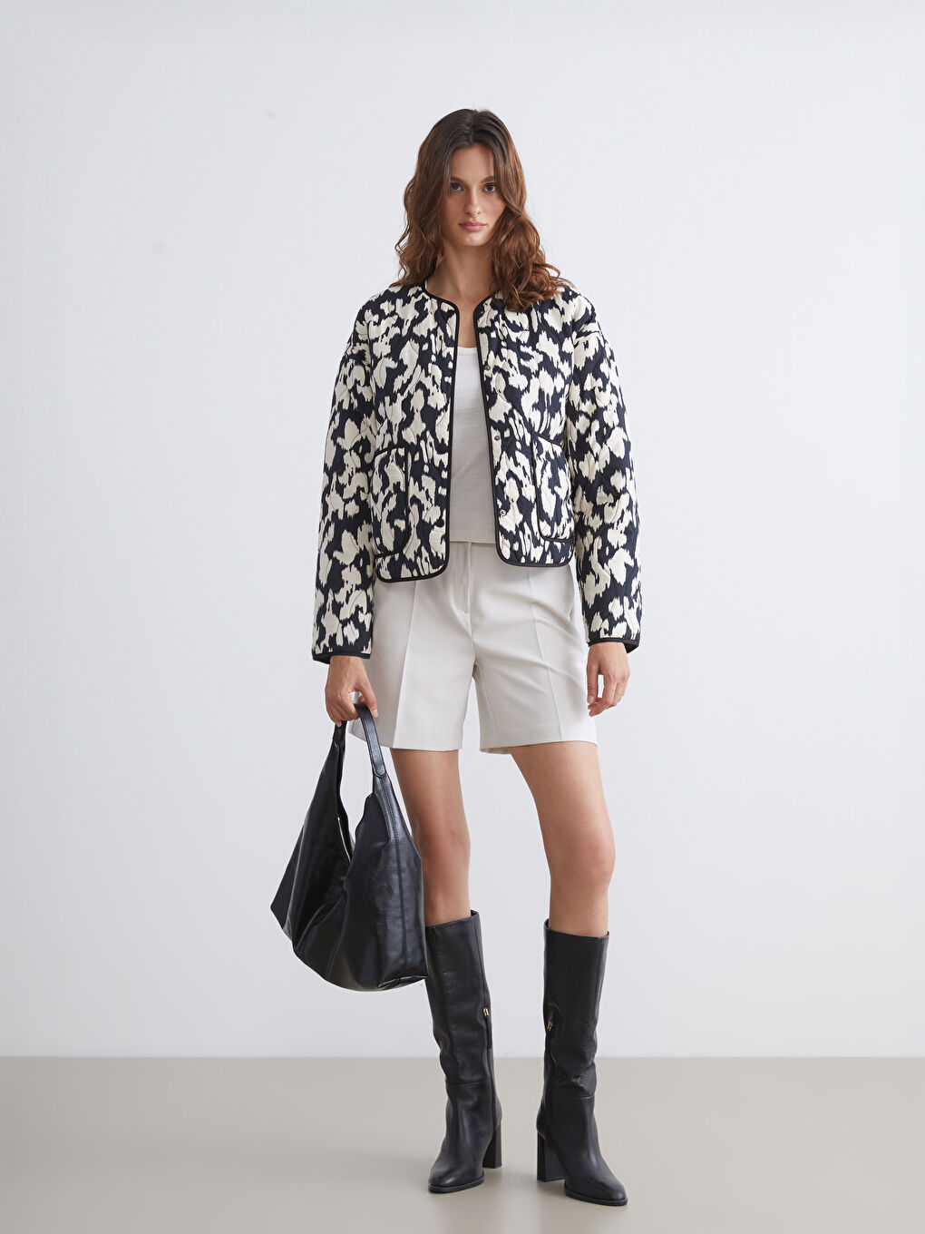 Siyah Bisiklet Yaka Desenli Kadın Mont-1