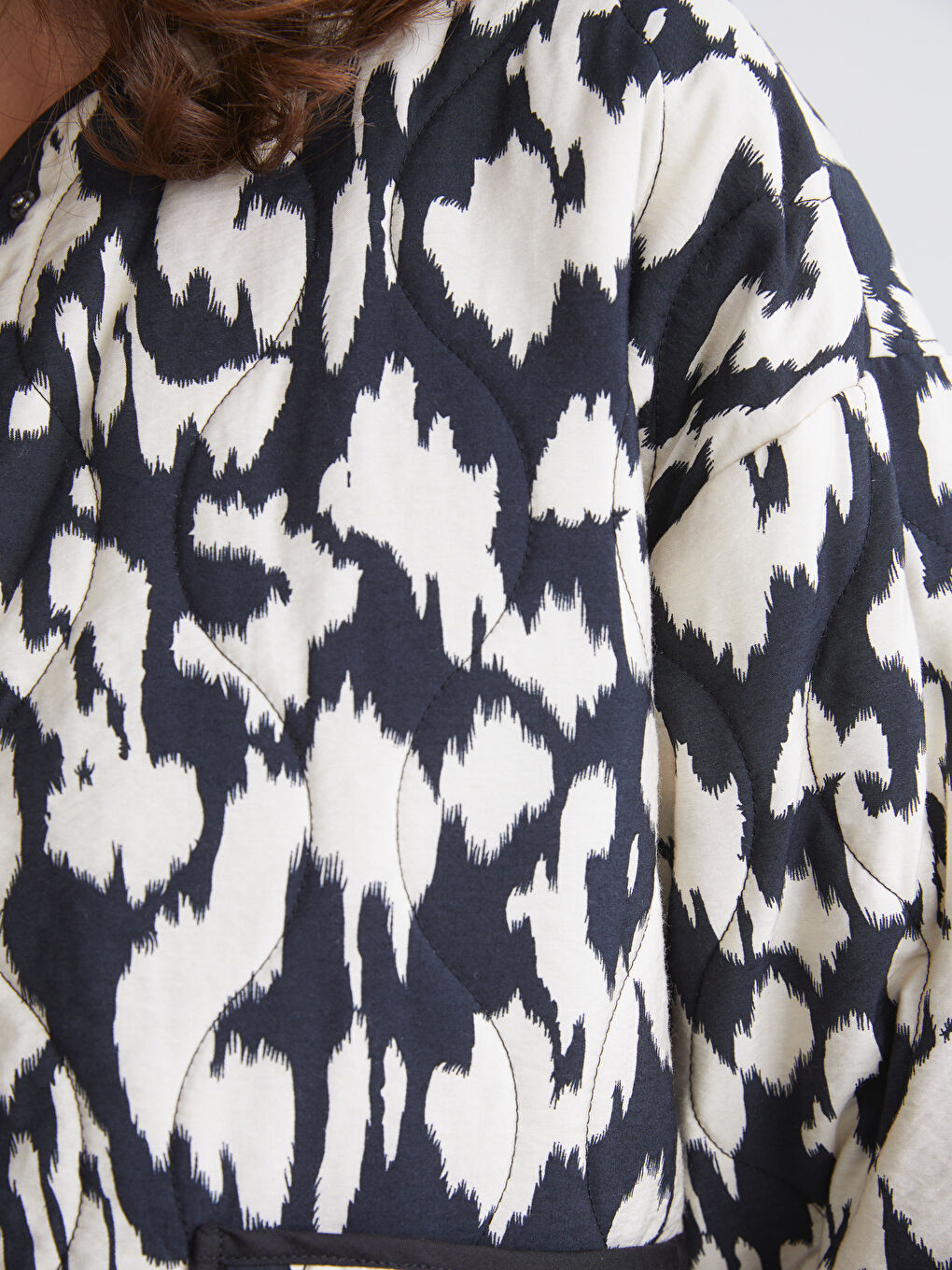 Siyah Bisiklet Yaka Desenli Kadın Mont-2