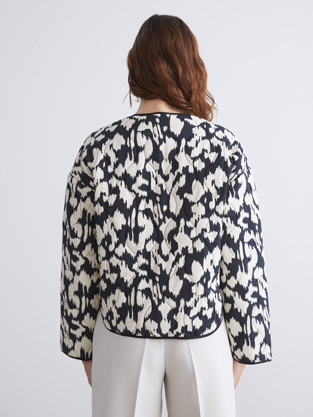 Siyah Bisiklet Yaka Desenli Kadın Mont-4