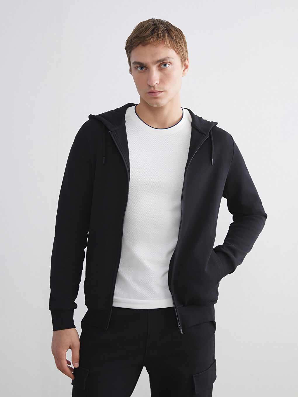 Siyah Kapüşonlu Erkek Fermuarlı Sweatshirt