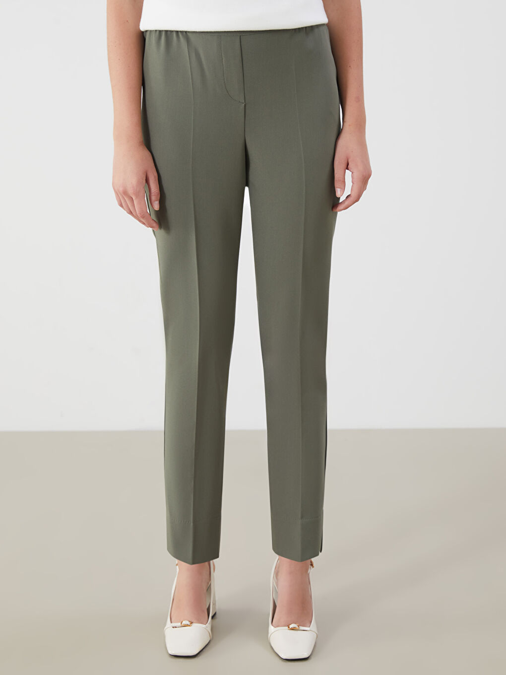 LCWAIKIKI Classic Women's Elasticated Waist Cigarette Trousers -W52684Z8-R1E