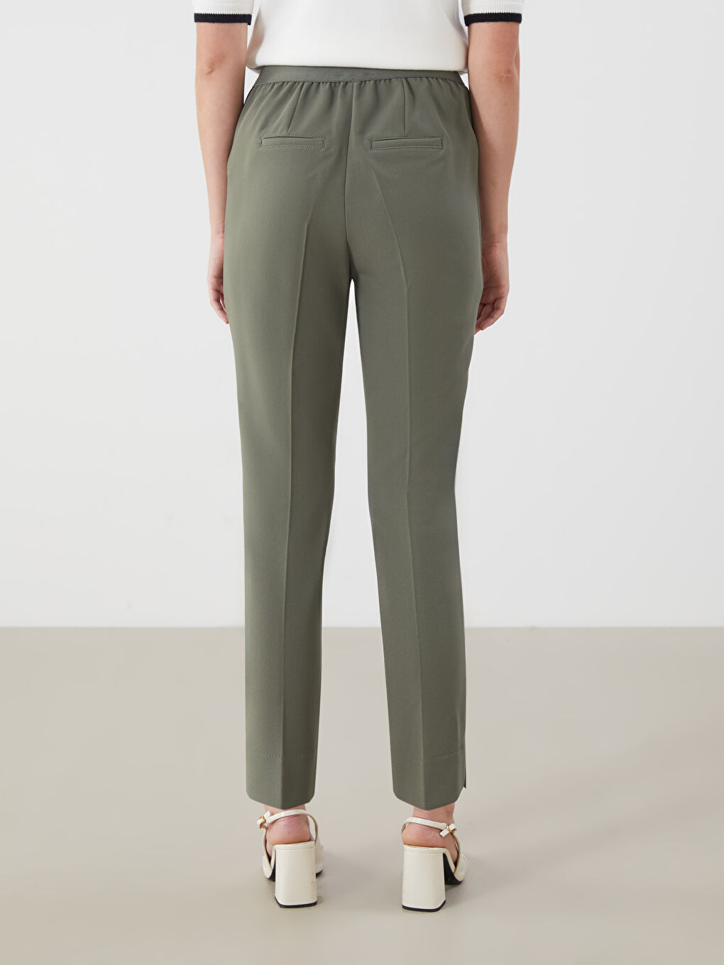LCWAIKIKI Classic Women's Elasticated Waist Cigarette Trousers -W52684Z8-R1E