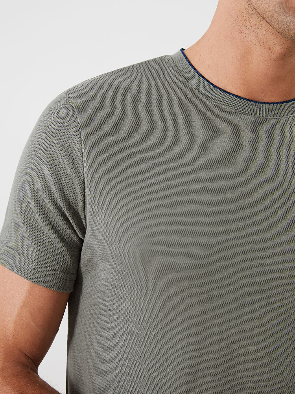 Haki Bisiklet Yaka Kısa Kollu Penye Erkek Dokulu Tişört-5