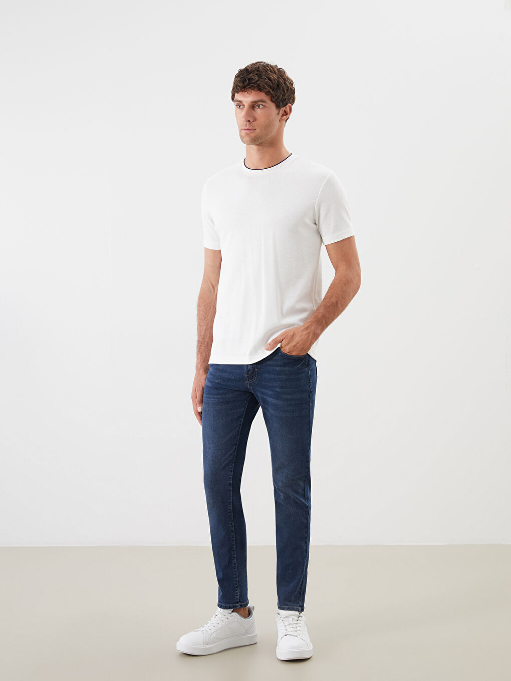 LCWAIKIKI كلاسيك تیشێرت یه‌خه‌ خڕ قۆڵ كورت جێرسی بۆ پیاوان داڕێژراو -W52696Z8-R9J