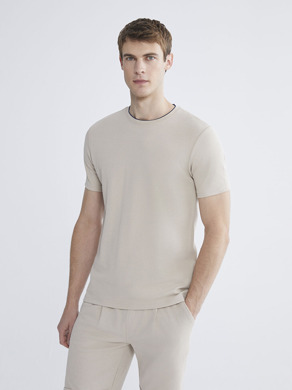 Bej Bisiklet Yaka Erkek Penye Dokulu Tişört-1