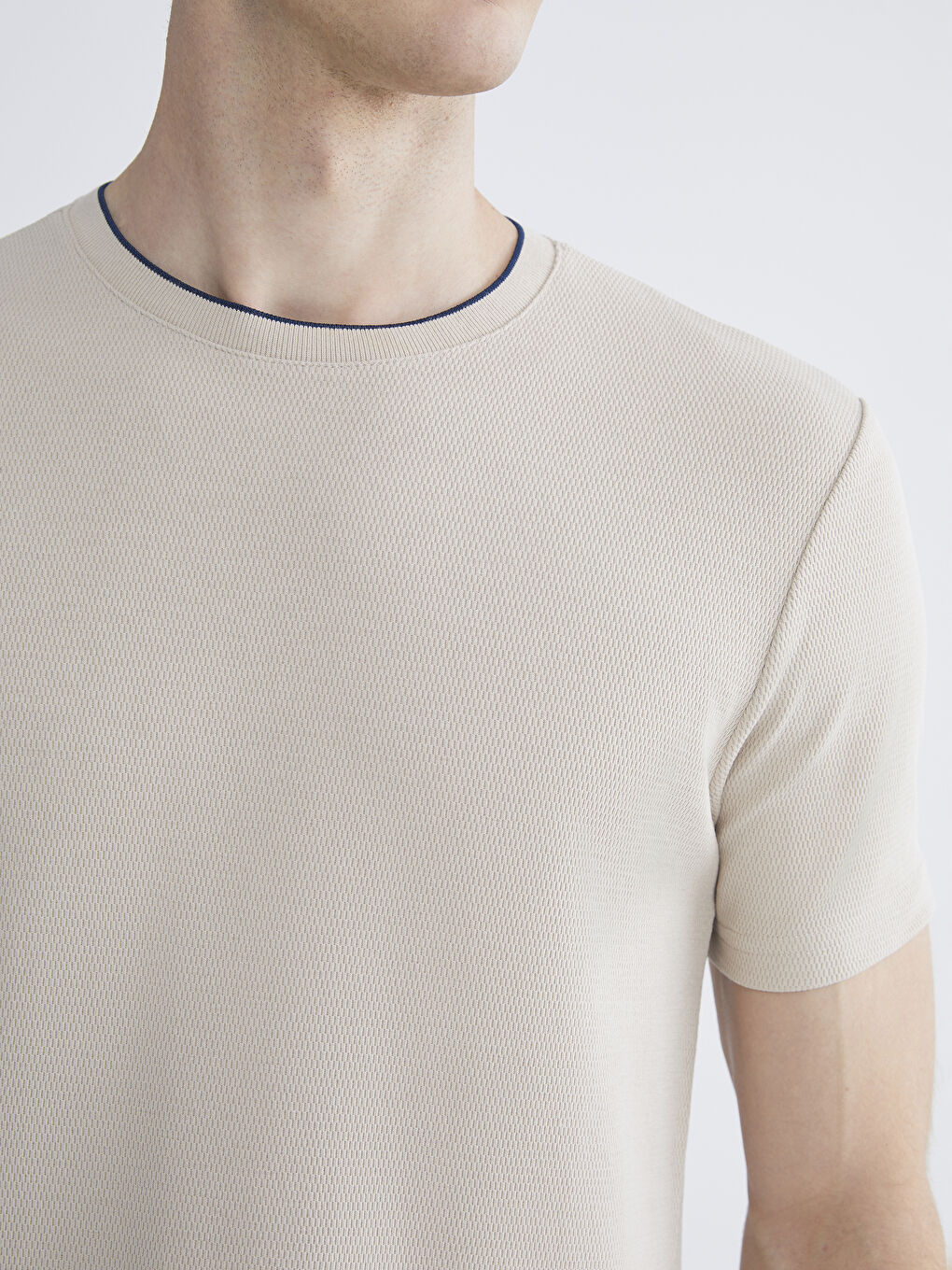 Bej Bisiklet Yaka Erkek Penye Dokulu Tişört-4