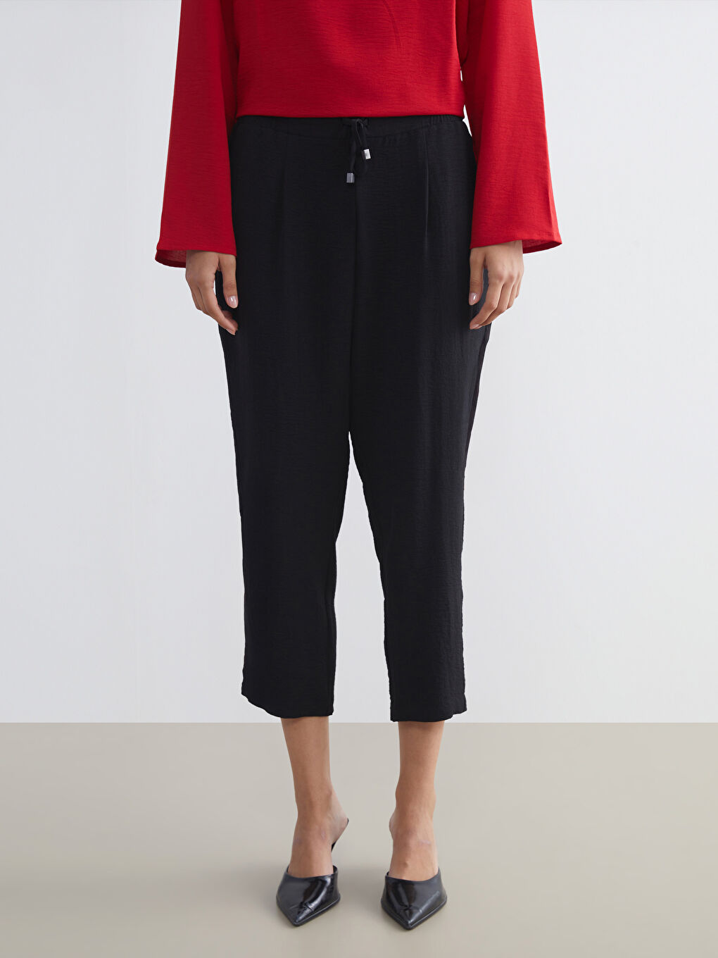 LCWAIKIKI Classic Elasticated Waist Textured Carrot Fit Women's Trousers -W52697Z8-CVL