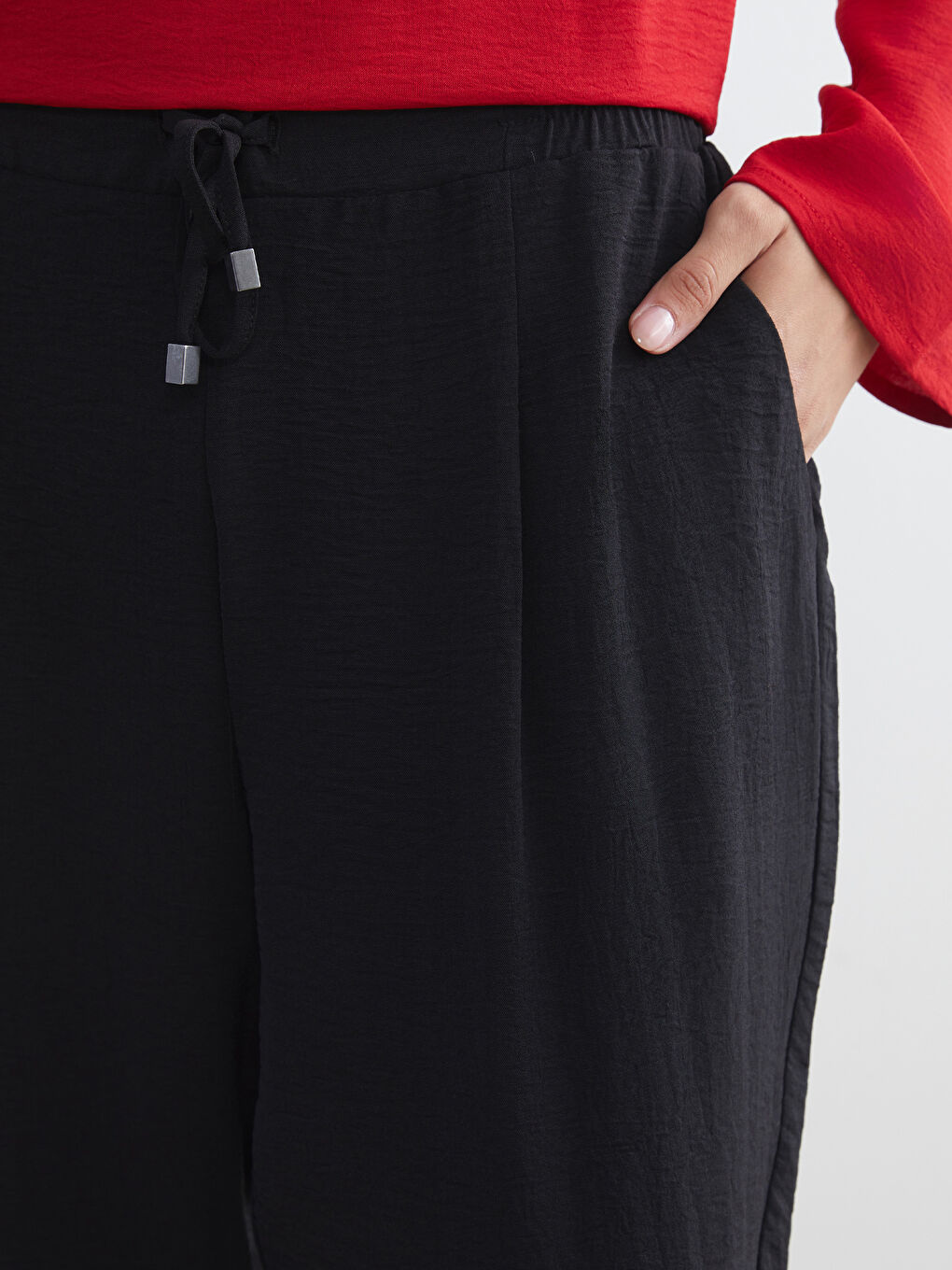 LCWAIKIKI Classic Elasticated Waist Textured Carrot Fit Women's Trousers -W52697Z8-CVL