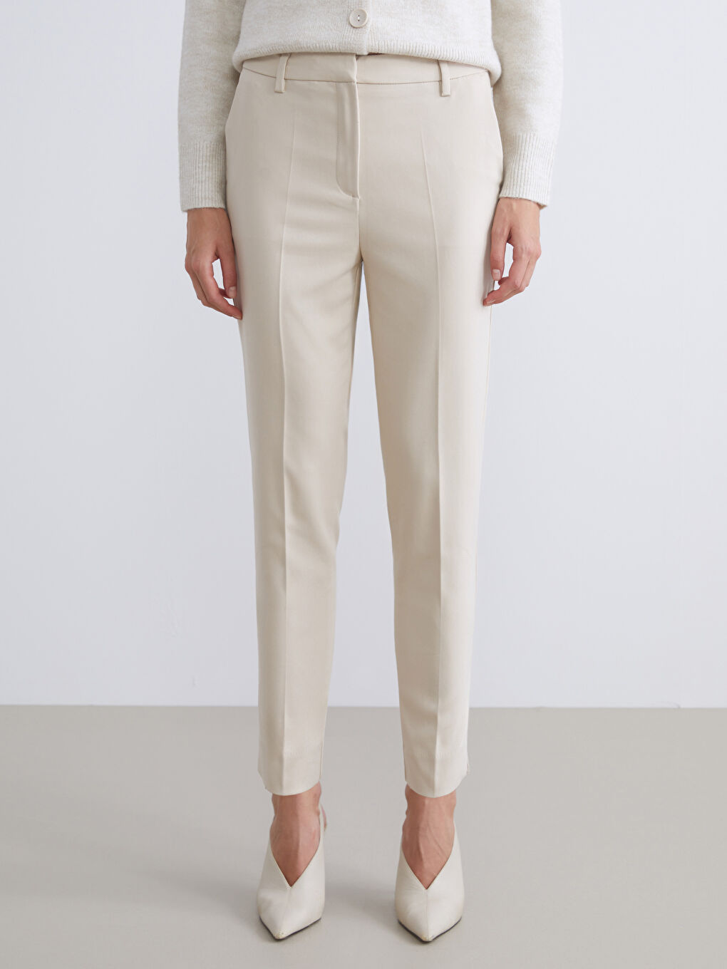 LCWAIKIKI Classic Slim Fit Women's Cigarette Trousers -W52699Z8-FZJ