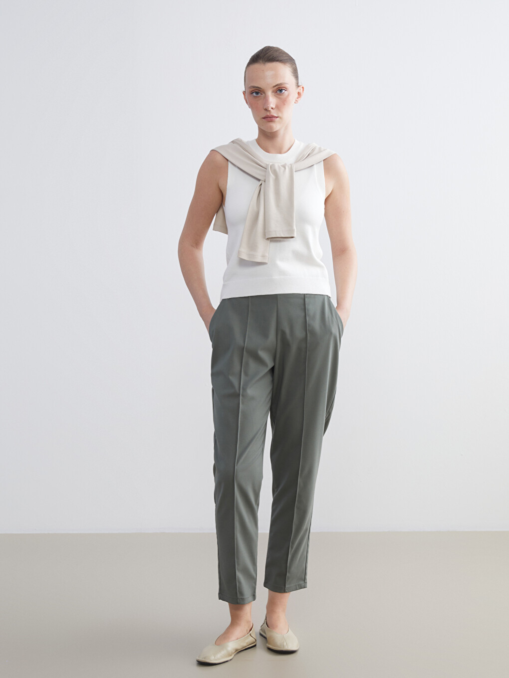 Elastic Waist Women's Cigarette Trousers