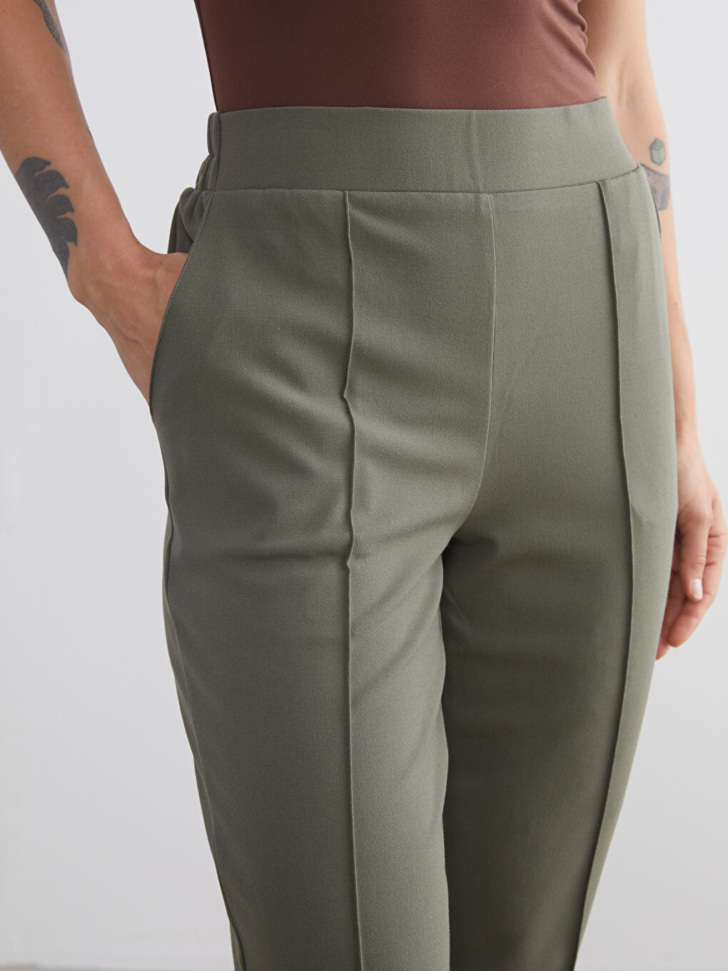 Elastic Waist Women's Cigarette Trousers-4