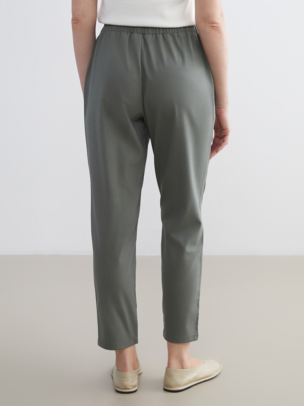 Elastic Waist Women's Cigarette Trousers-7