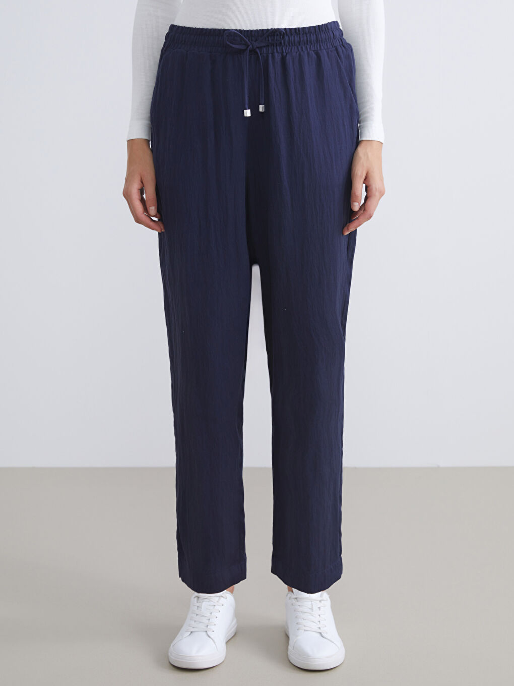 LCWAIKIKI Classic Elastic Waist Carrot Fit Women's Trousers -W52719Z8-E1J