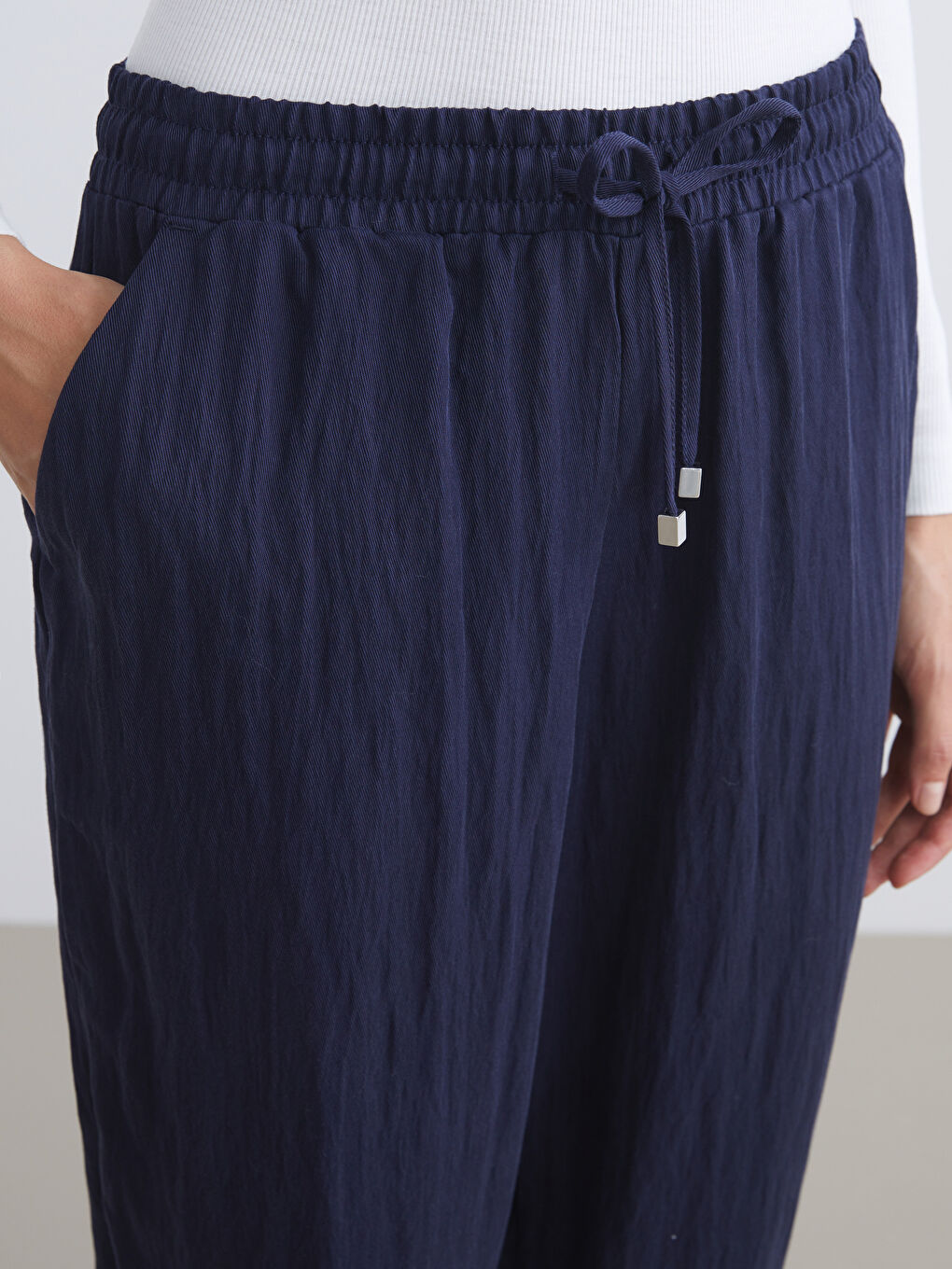 LCWAIKIKI Classic Elastic Waist Carrot Fit Women's Trousers -W52719Z8-E1J
