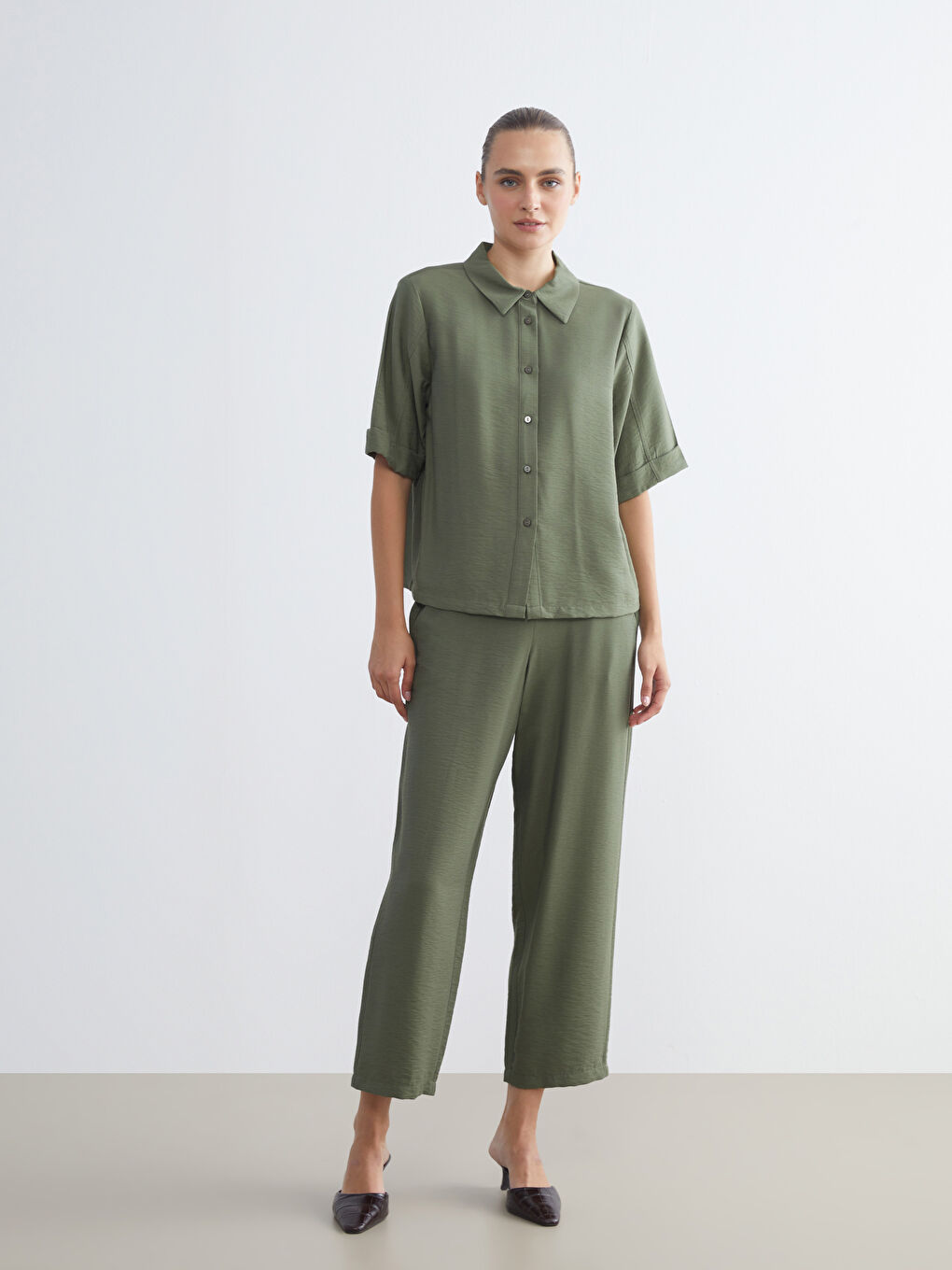LCWAIKIKI Classic Elasticated Waist Textured Women's Trousers -W52721Z8-SYW