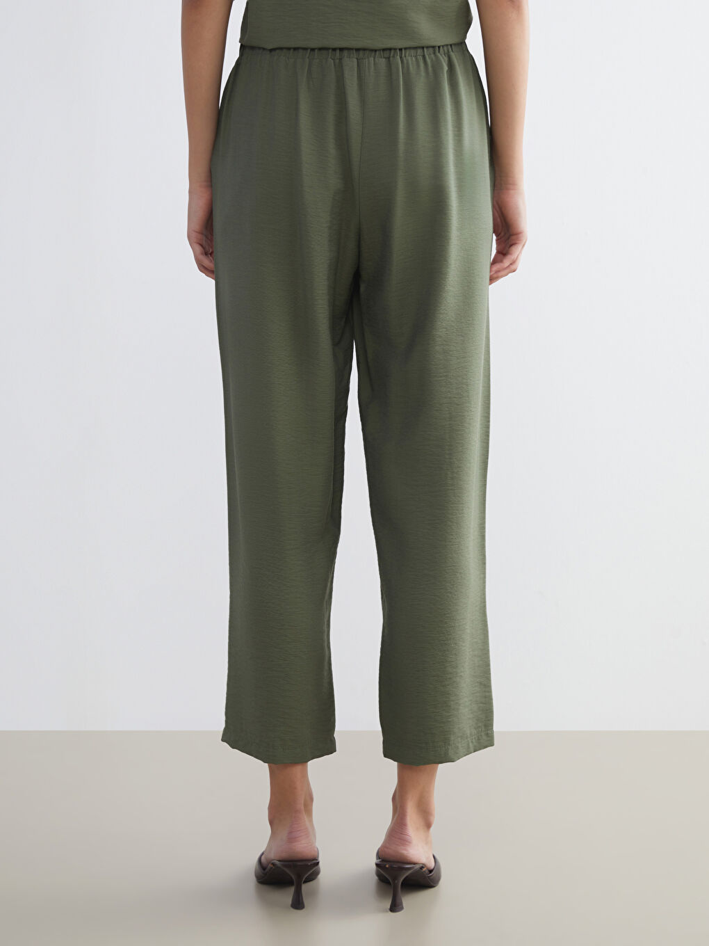 LCWAIKIKI Classic Elasticated Waist Textured Women's Trousers -W52721Z8-SYW