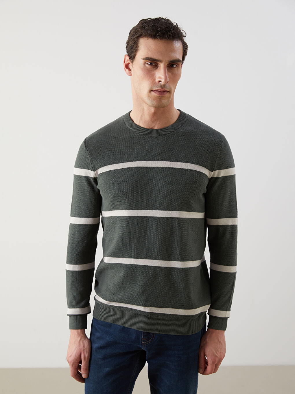 LCWAIKIKI Classic Crew Neck Striped Men's Knitwear Sweater -W52722Z8-HMP