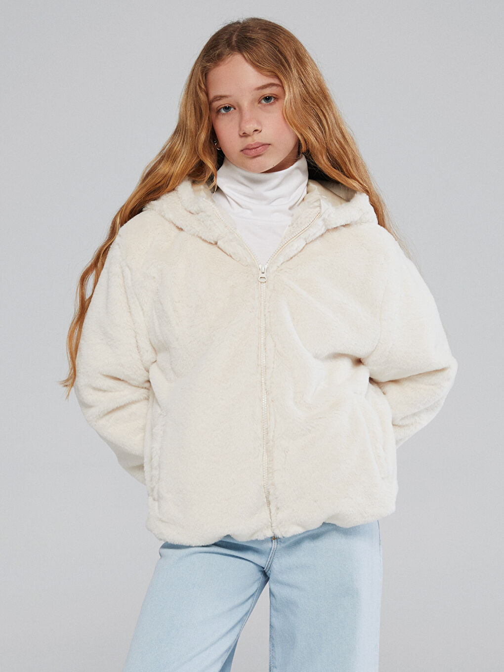 Bej Kapüşonlu Kız Çocuk Suni Kürk Kaban