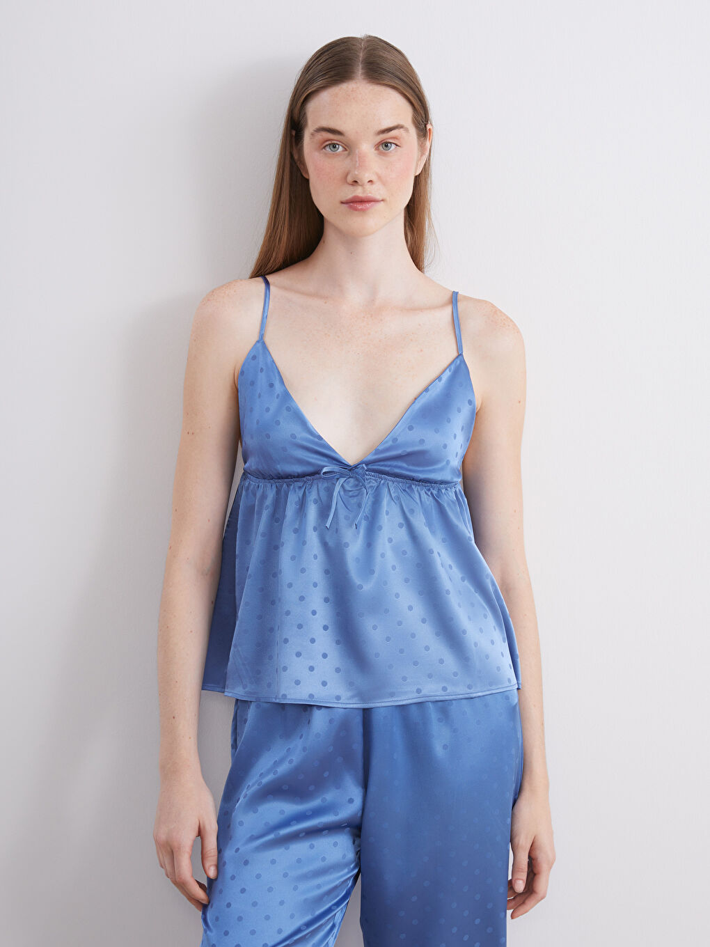 Mavi V Yaka Puantiyeli Kadın Saten Pijama Takımı-2