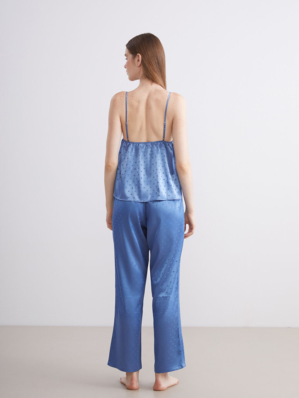 Mavi V Yaka Puantiyeli Kadın Saten Pijama Takımı-4