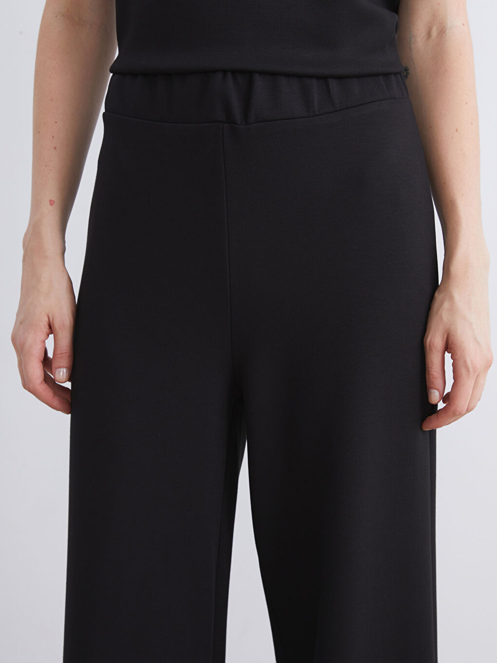 LCW Comfort Women's Sweatpants with Elastic Waist -W52845Z8-CVL