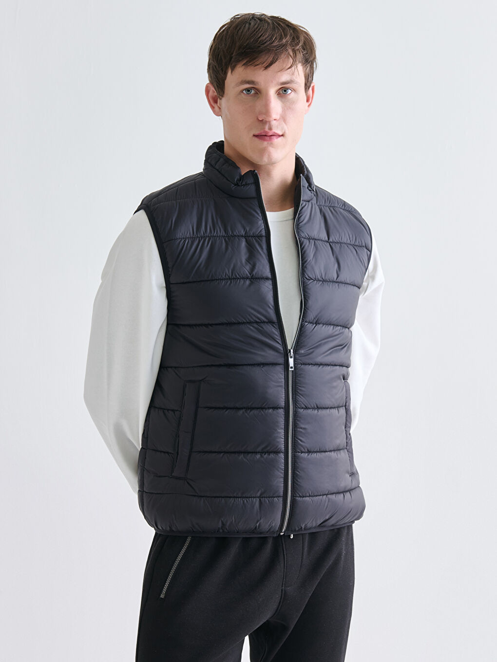 Siyah Standart Kalıp Dik Yaka Erkek Şişme Yelek-1