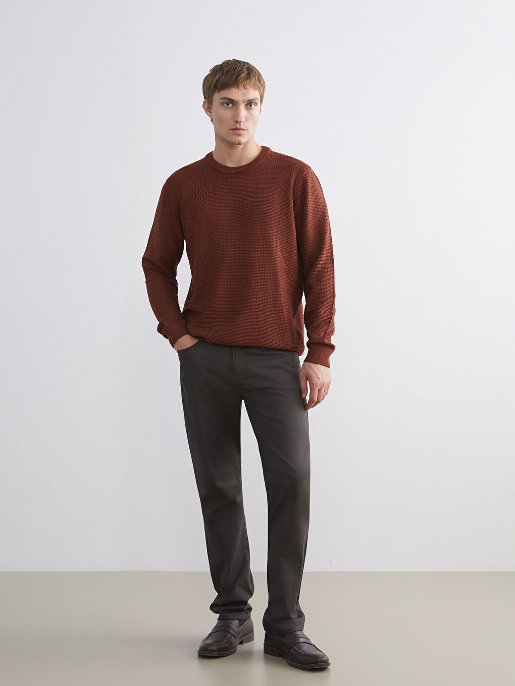 Crew Neck Checkered Men's Knit Sweater-1