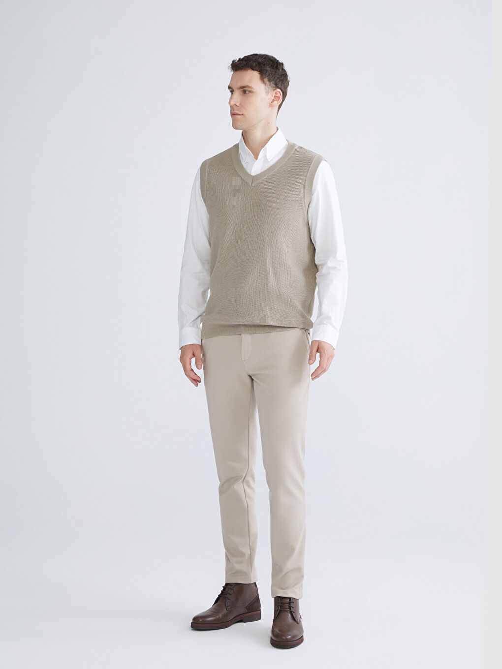 Bej Standart Kalıp V Yaka Erkek Triko Süveter-1