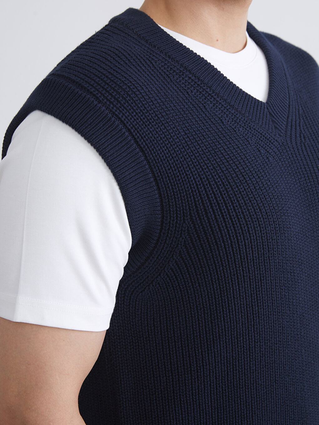 Lacivert Standart Kalıp V Yaka Erkek Triko Süveter-2