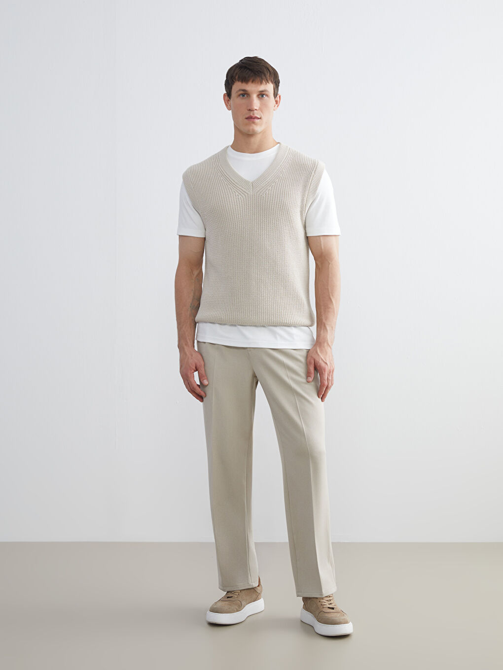 Bej Standart Kalıp V Yaka Erkek Triko Süveter-3
