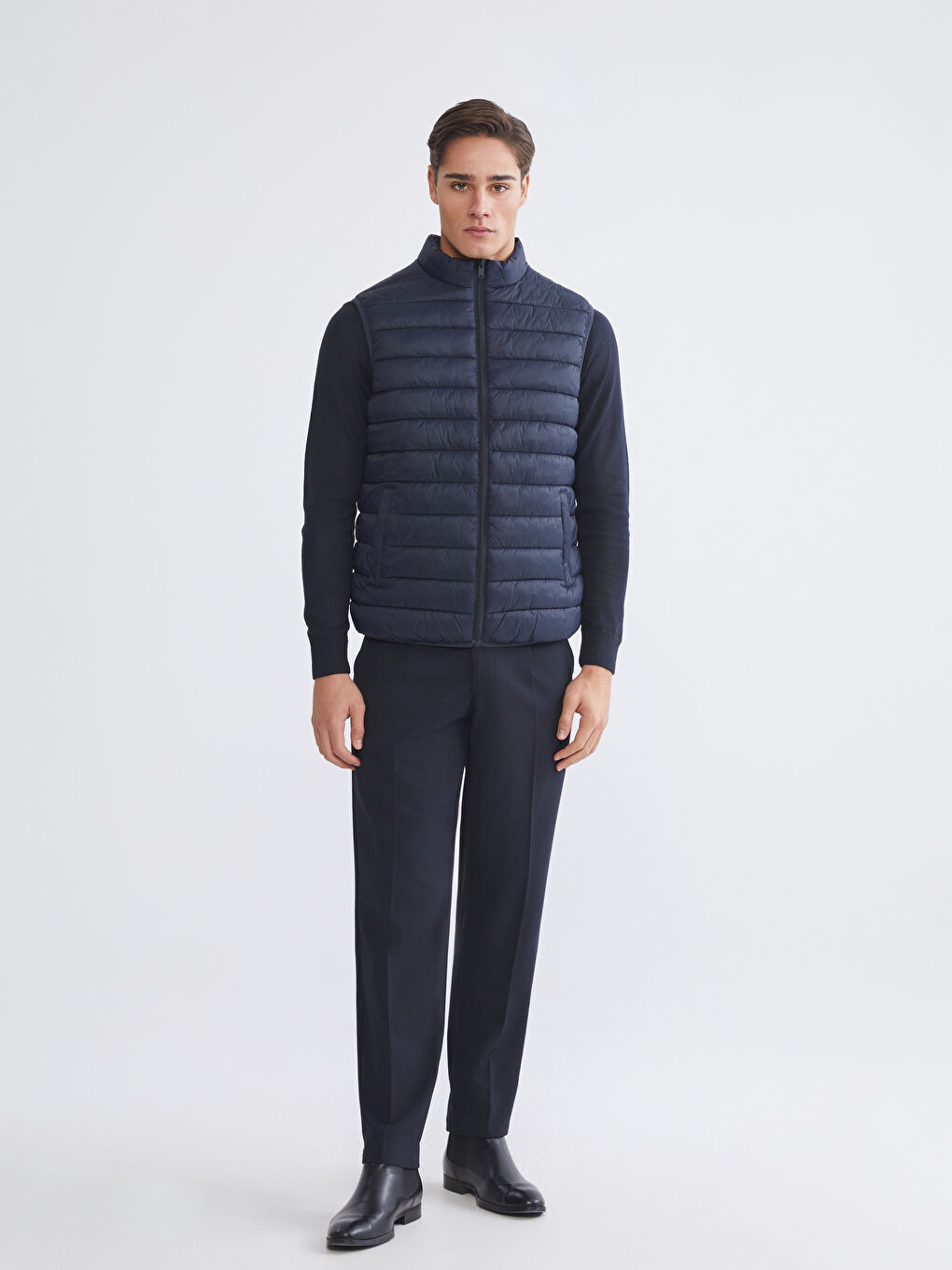 სტანდარტული მორგების ძაბრისებრი საყელოს მქონე მამაკაცის დუტის ჟილეტი-1