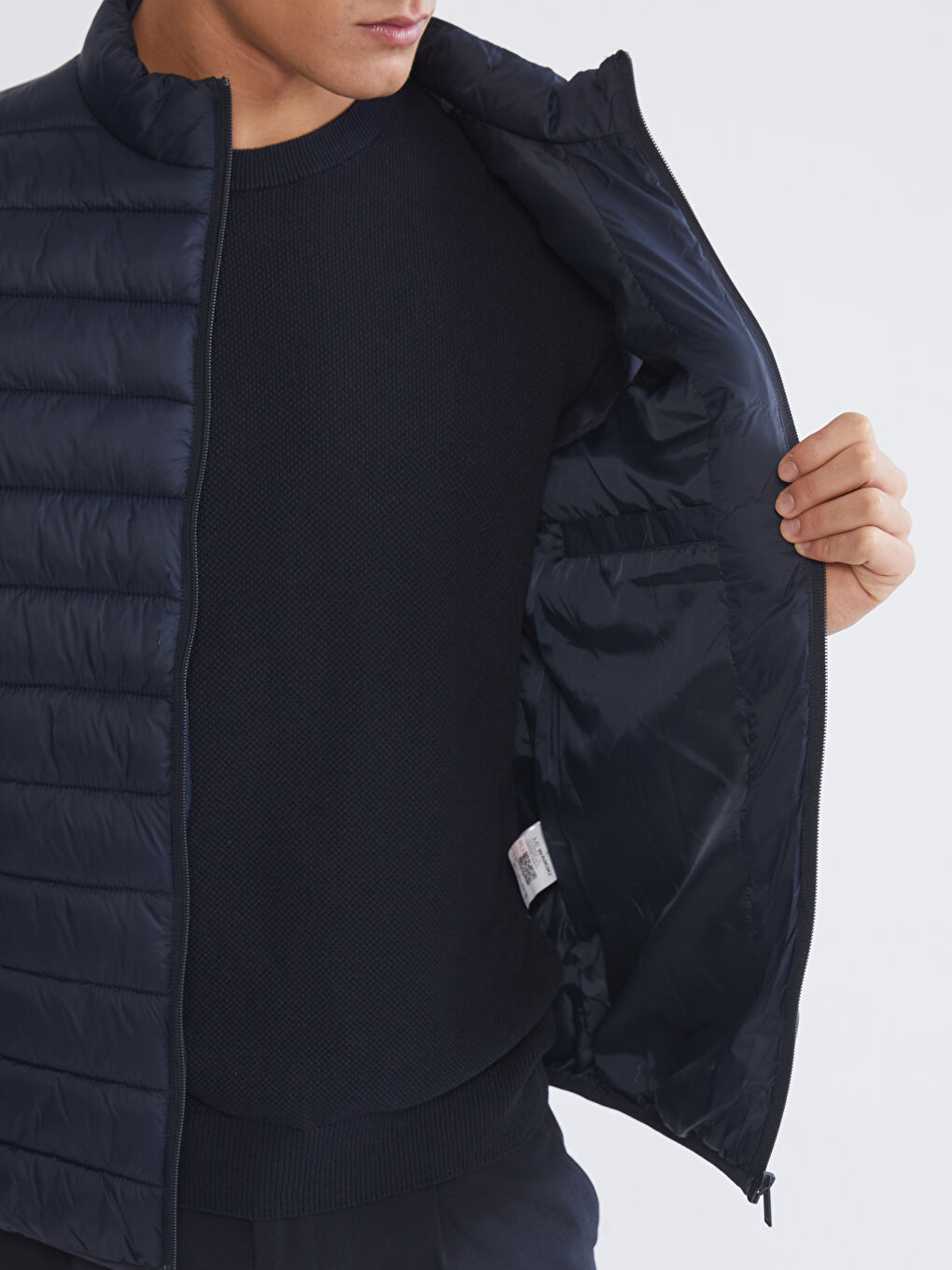 სტანდარტული მორგების ძაბრისებრი საყელოს მქონე მამაკაცის დუტის ჟილეტი-3