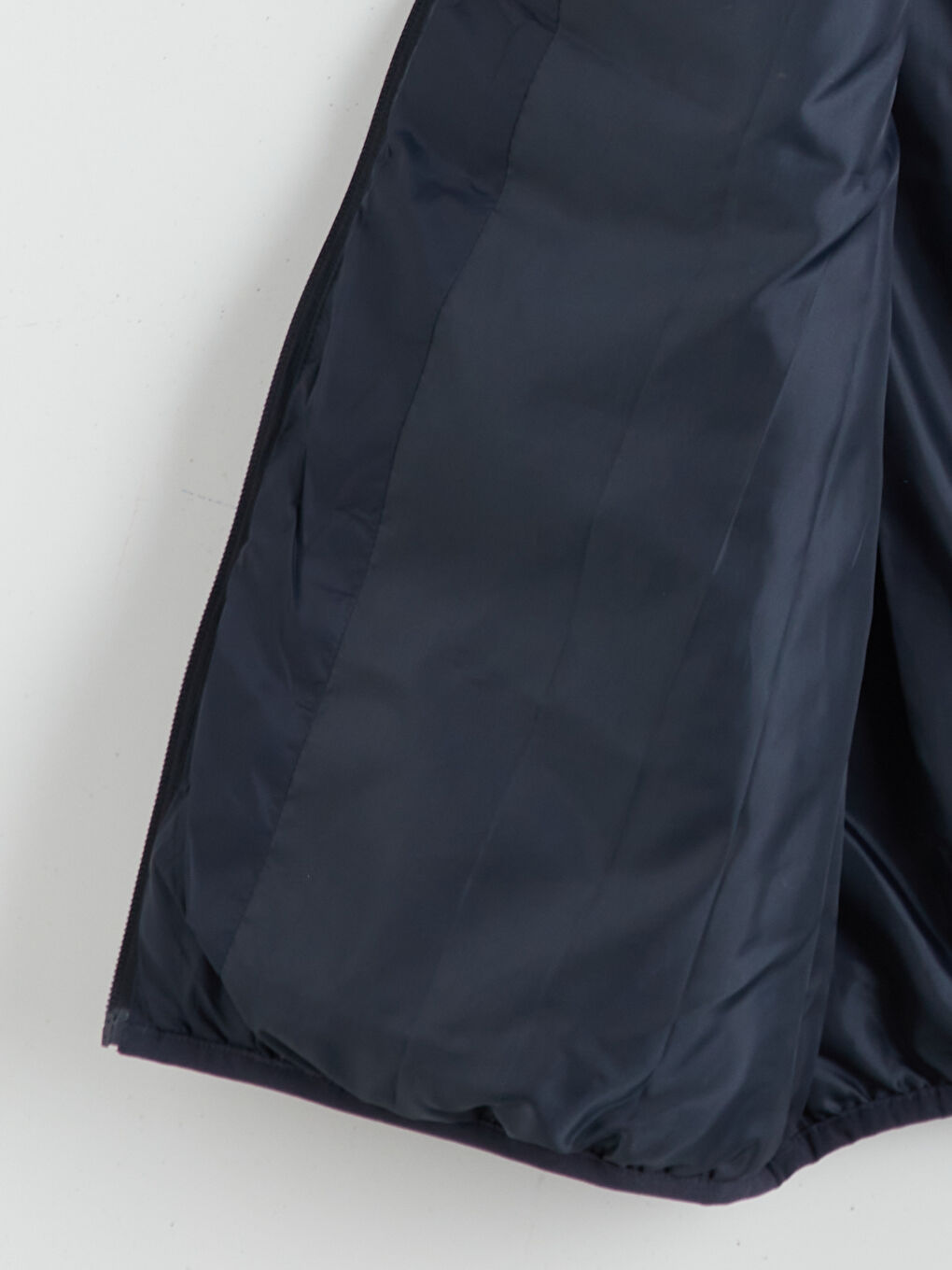 სტანდარტული მორგების ძაბრისებრი საყელოს მქონე მამაკაცის დუტის ჟილეტი-7