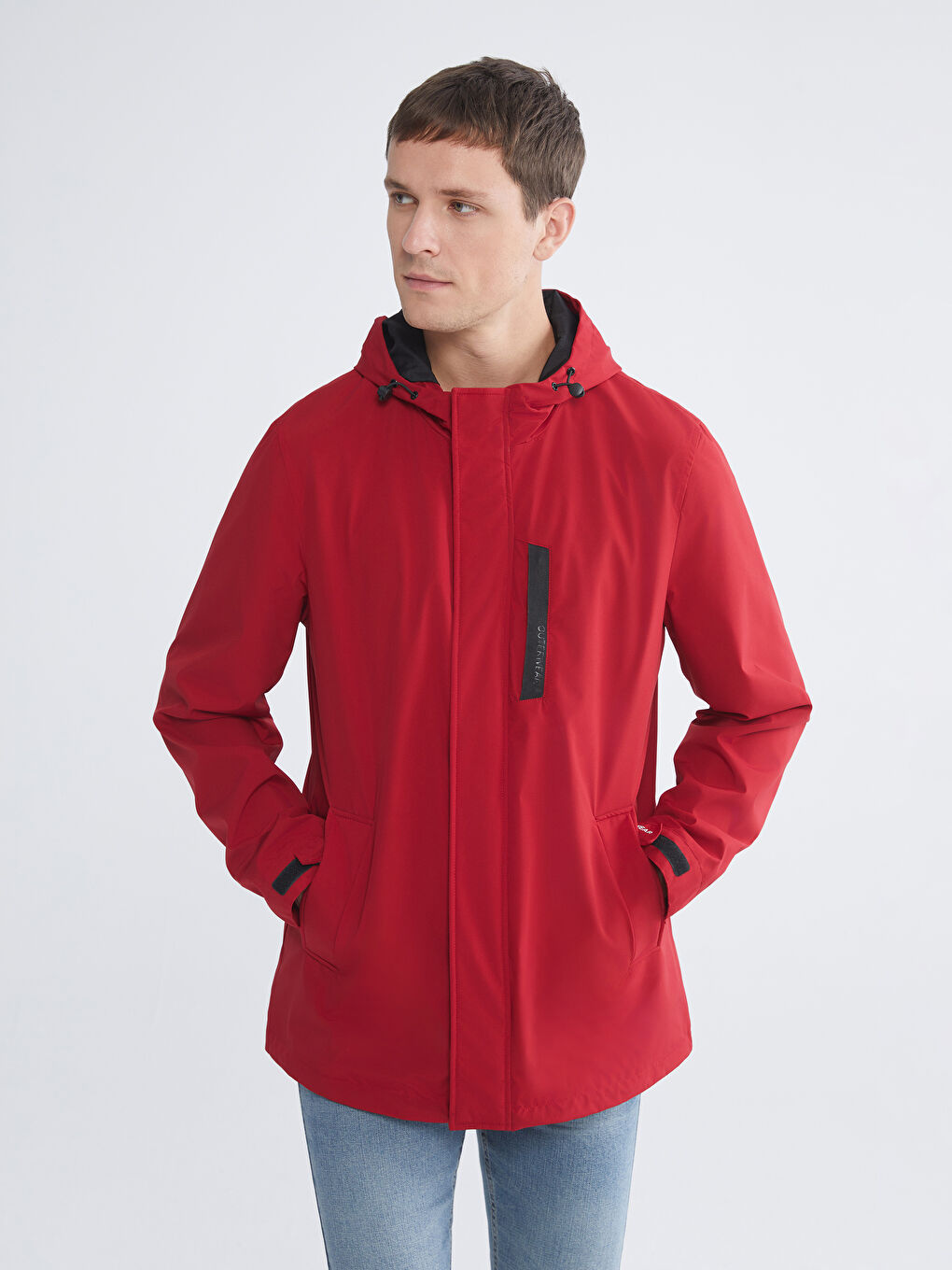 Мужская куртка стандартного кроя с капюшоном