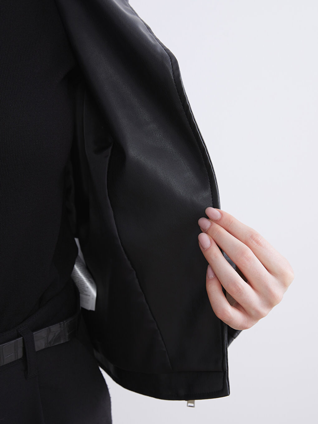 Siyah Biker Yaka Kadın Deri Görünümlü Ceket-4