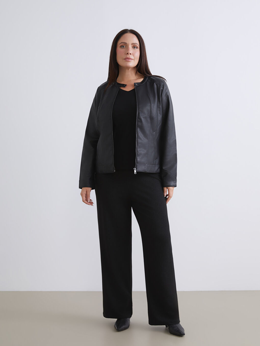 Siyah Bisiklet Yaka Kadın Deri Görünümlü Ceket-7