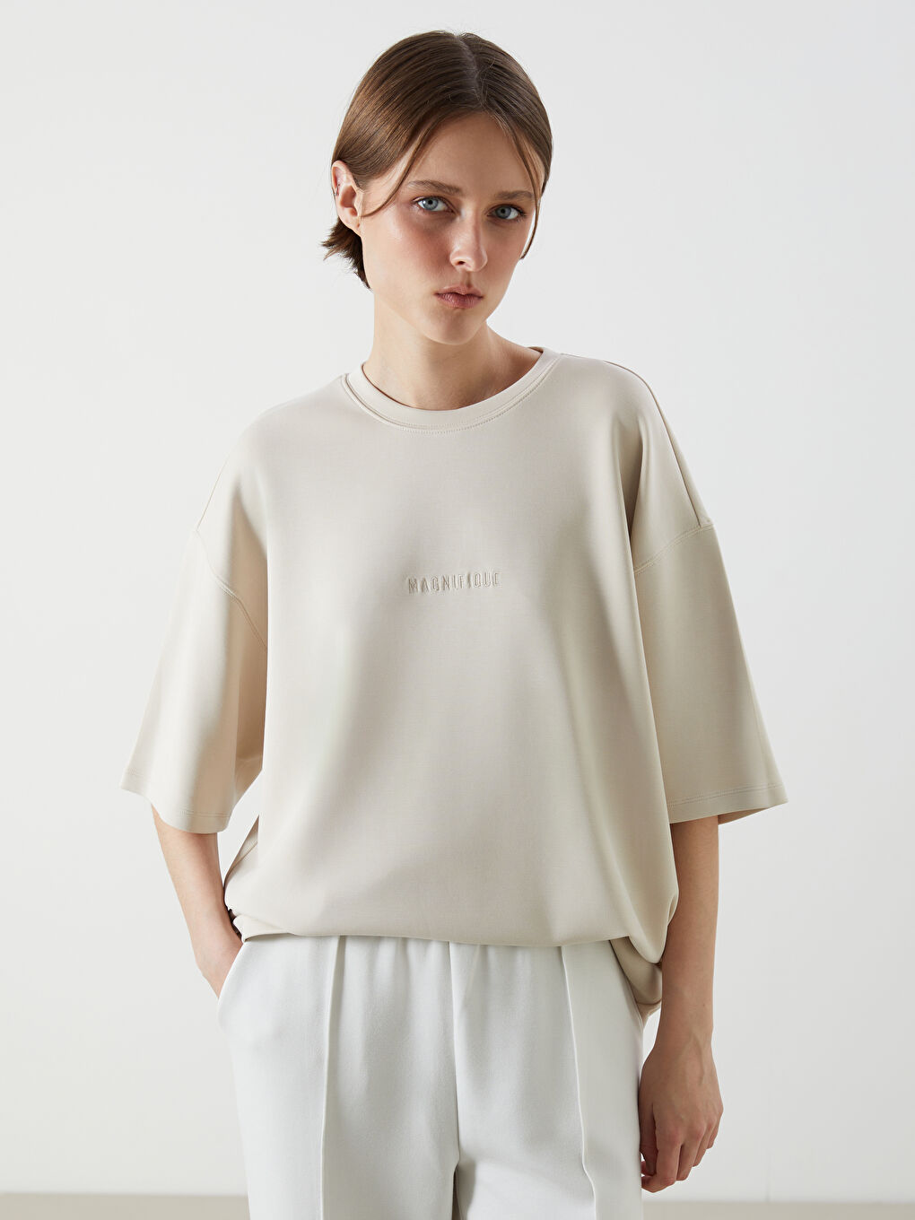 Әйелдерге арналған кестеленген оверсайз футболка