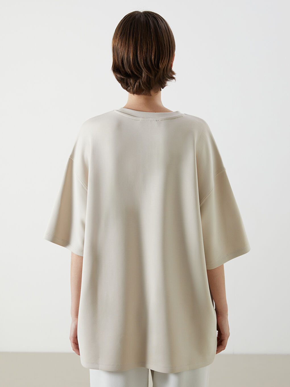 Әйелдерге арналған кестеленген оверсайз футболка-3