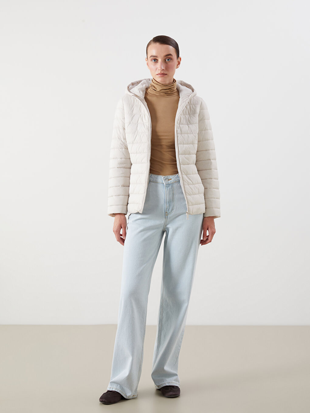 Gri Kadın Kapüşonlu Düz Şişme Mont-2