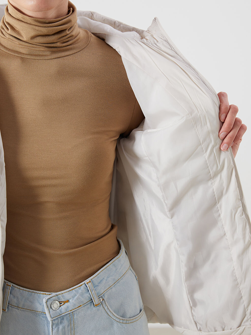 Gri Kadın Kapüşonlu Düz Şişme Mont-4