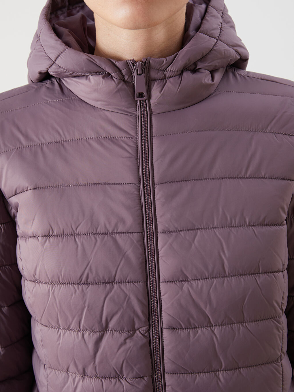 Mürdüm Kadın Kapüşonlu Düz Şişme Mont-3