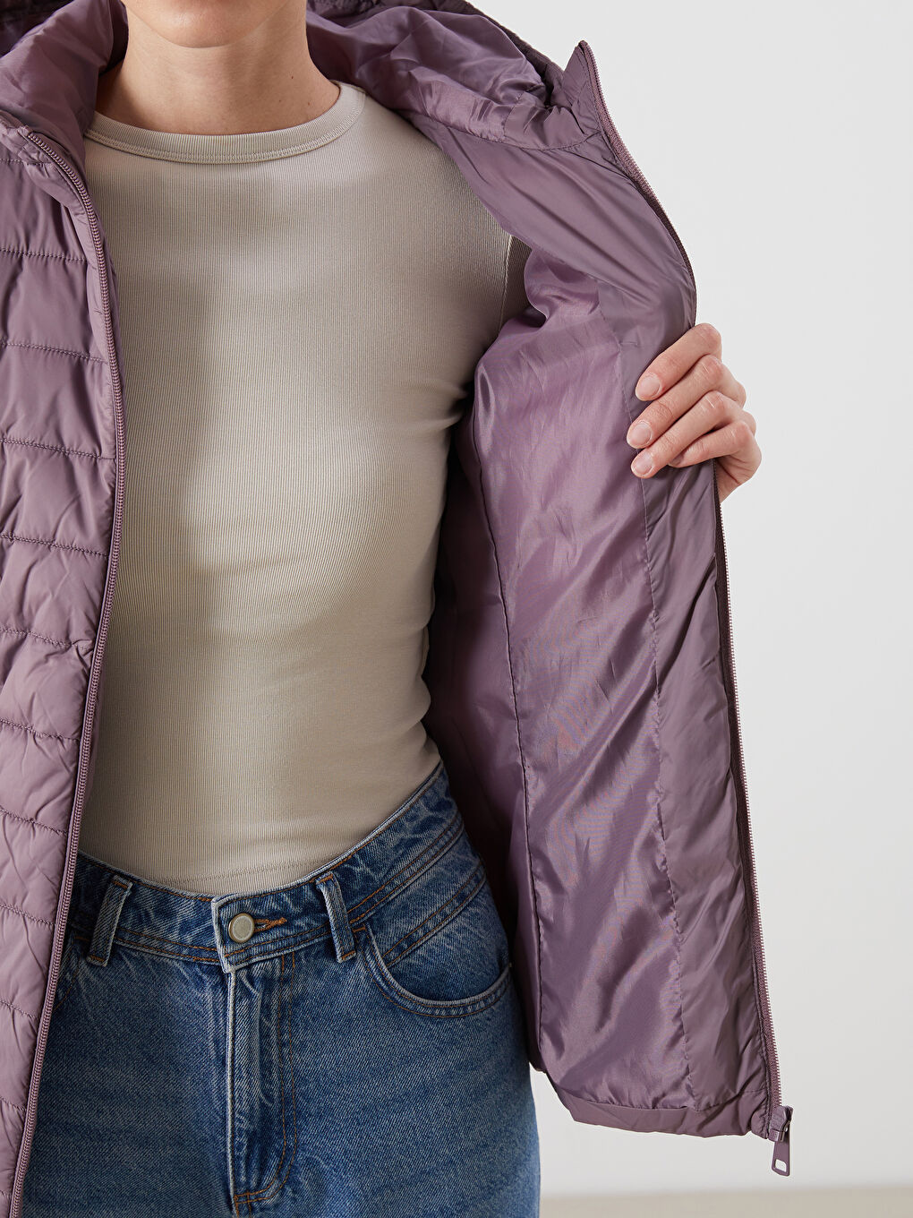 Mürdüm Kadın Kapüşonlu Düz Şişme Mont-4