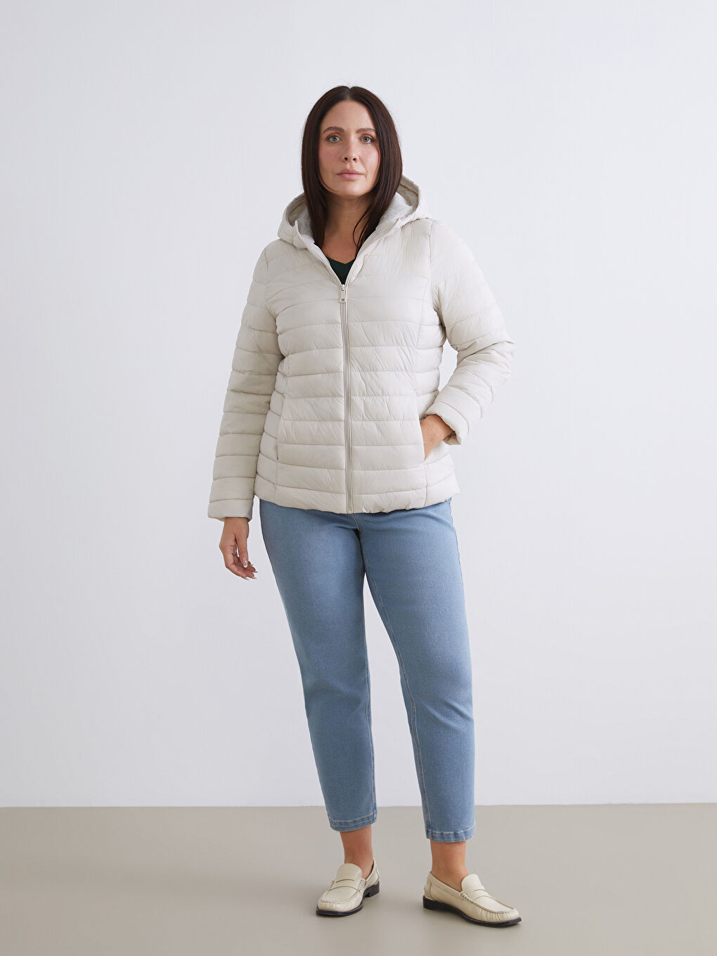 Gri Kadın Kapüşonlu Düz Şişme Mont-6