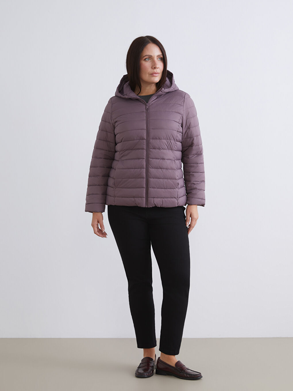 Mürdüm Kadın Kapüşonlu Düz Şişme Mont-6