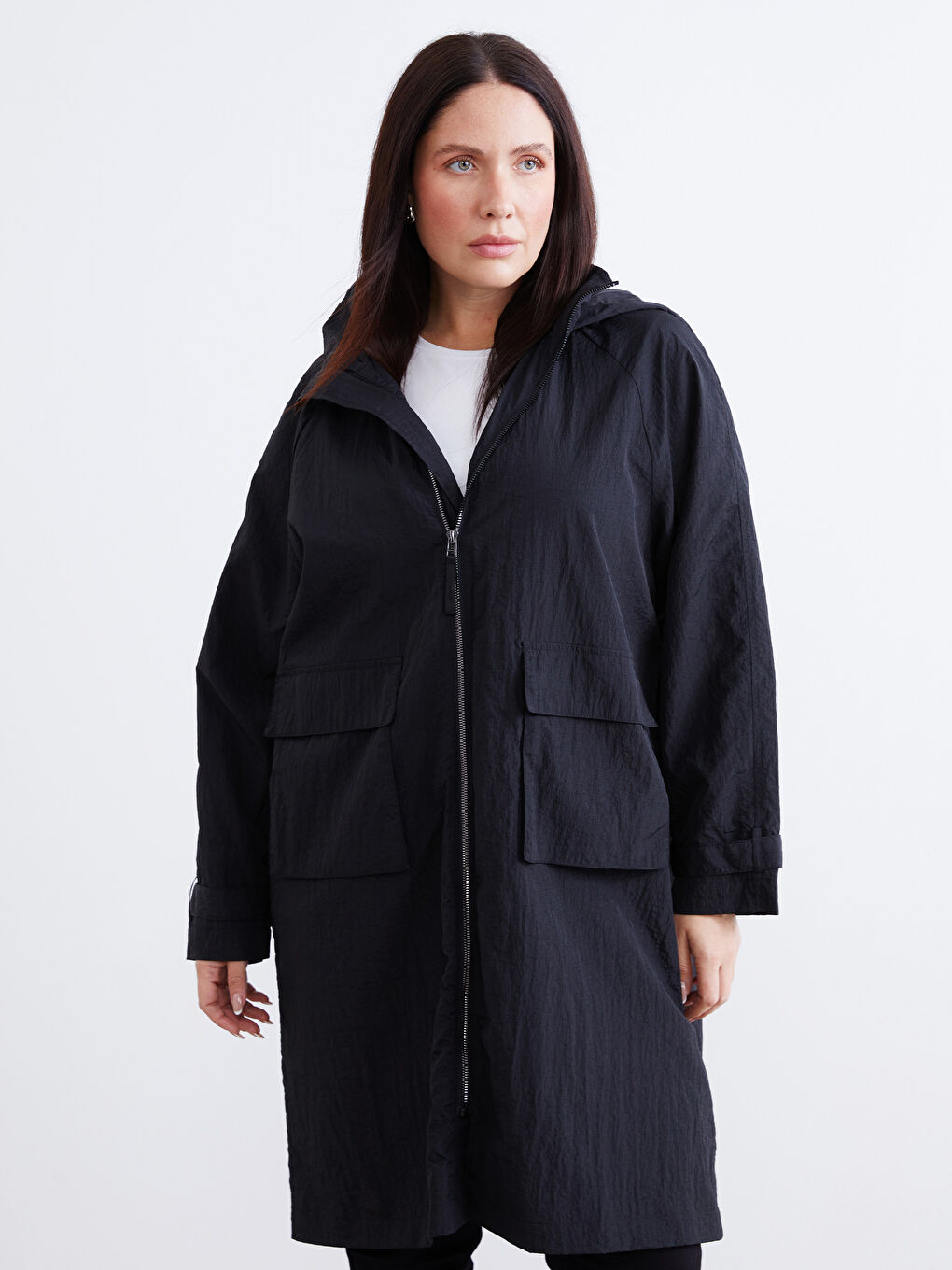 Siyah Kapüşonlu Kadın Yağmurluk-1